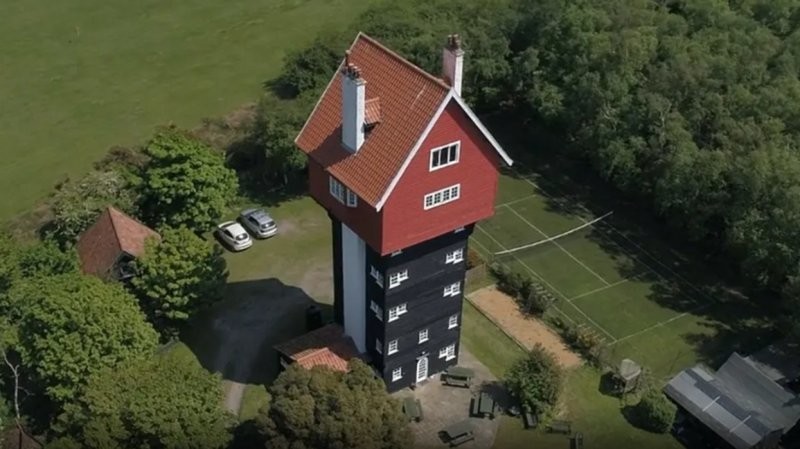 Причудливому британскому "Дому в облаках" исполняется 100 лет