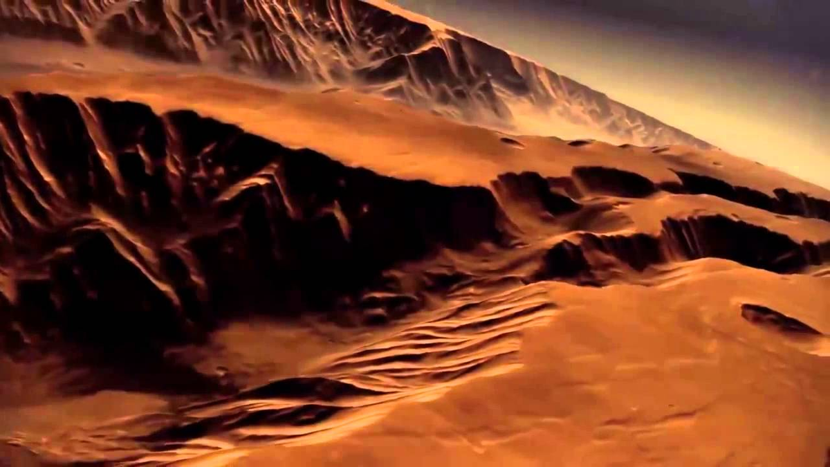 Высочайшая гора солнечной системы находится. Гора Олимп на Марсе. Вулкан Олимп на Марсе. Долина Маринера на Марсе. Гора Олимп на Марсе фото.