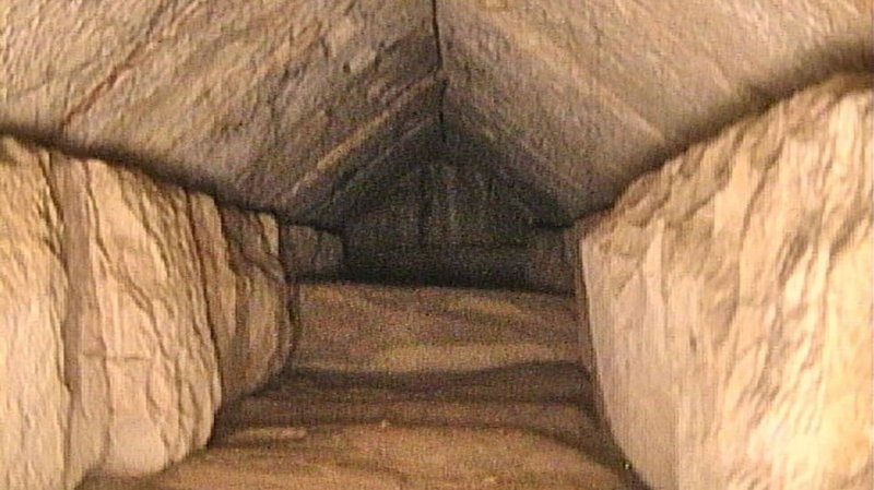 В пирамиде в Гизе найден потайной тоннель