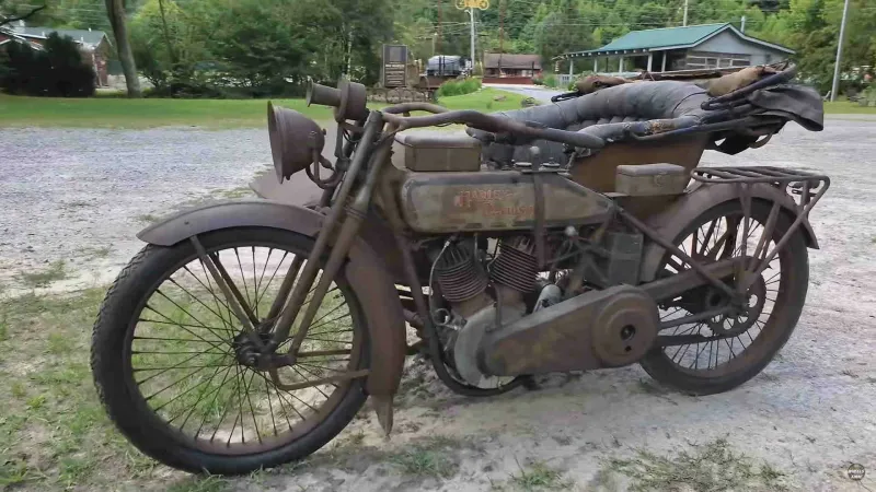Harley Davidson 1916 года - мотоцикл управляемый из коляски