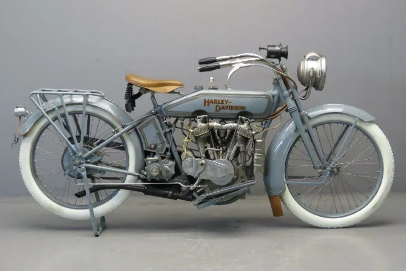 Harley Davidson 1916 года - мотоцикл управляемый из коляски