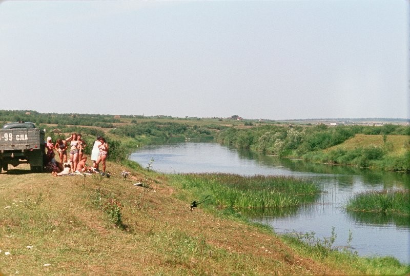 Купальщицы на реке Днепр в Смоленской области, 1964 год