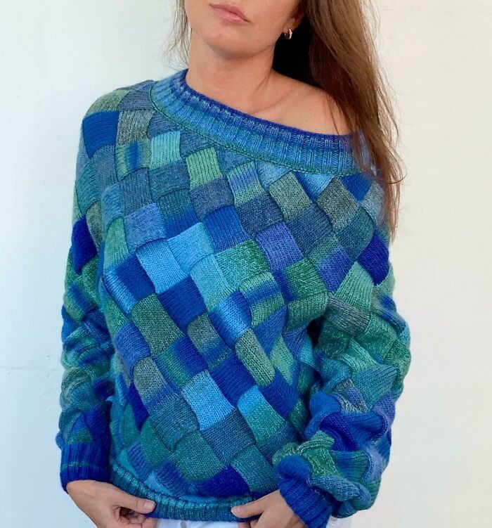 "Недавно я связала свитер цвета морской волны, использовав мои любимые тона"