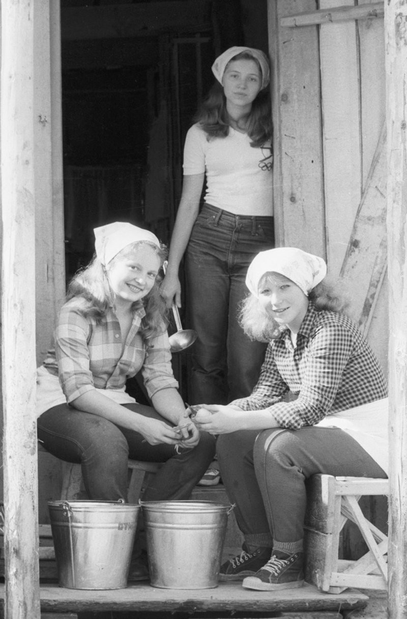Советские женщины строители