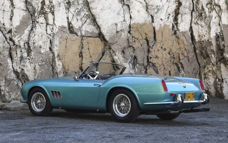 Редкий спорткар Ferrari 250 GT SWB California Spider 1962 продали почти за 1.4 миллиарда рублей