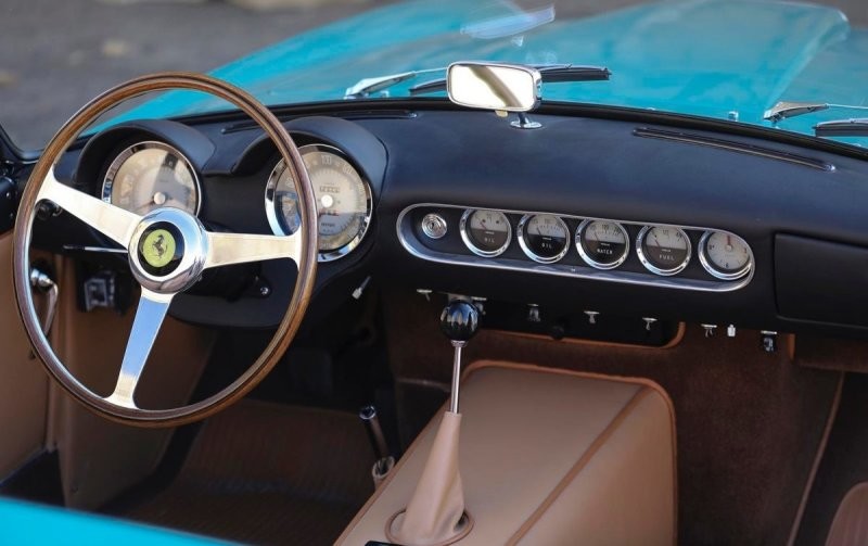 Редкий спорткар Ferrari 250 GT SWB California Spider 1962 продали почти за 1.4 миллиарда рублей