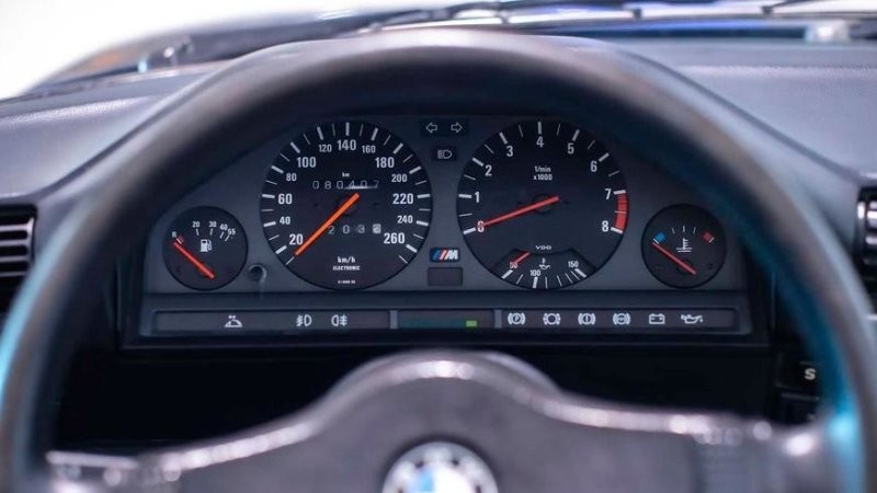 Шикарное купе-кабриолет BMW M3 Е30 продали за 102 000 $