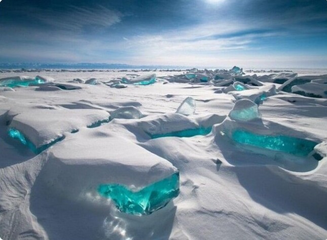 3. Бирюзовый лёд Байкала
