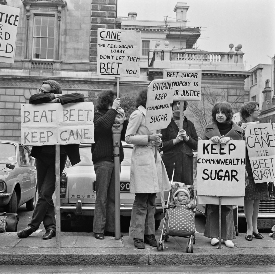 28 марта 1973 года. Великобритания. Протест против ограничений, наложенных ЕЭС на импорт сахарного тростника из стран Содружества, после вступления Великобритании в ЕЭС