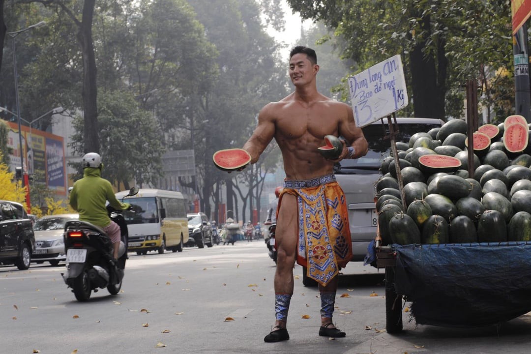 3. Продавец придорожных арбузов в Хошимине, Вьетнам