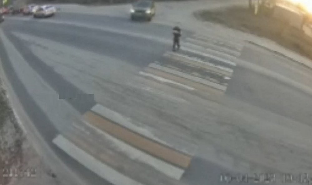 Водитель не заметил и раздавил ребёнка на пешеходном переходе