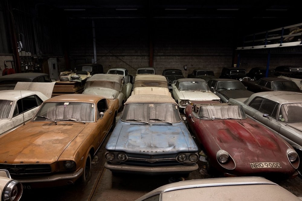 Коллекцию из 230 заброшенных классических автомобилей выставили на торги