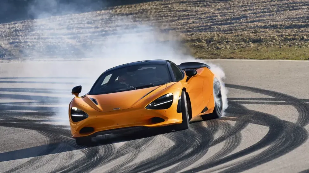 McLaren представил два новых суперкара