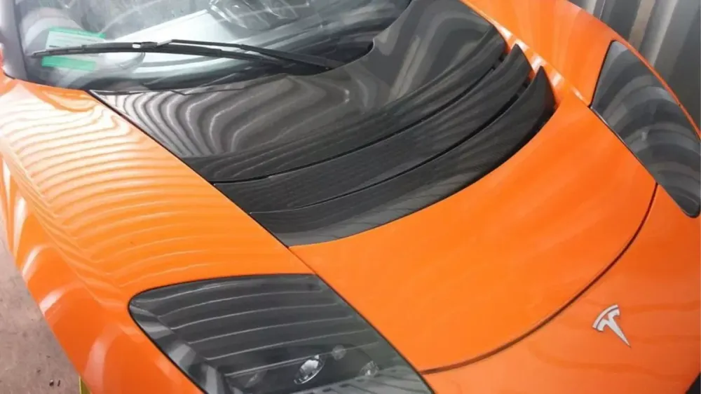 Найдены три новых Tesla Roadster 2010 года, забытых в контейнере
