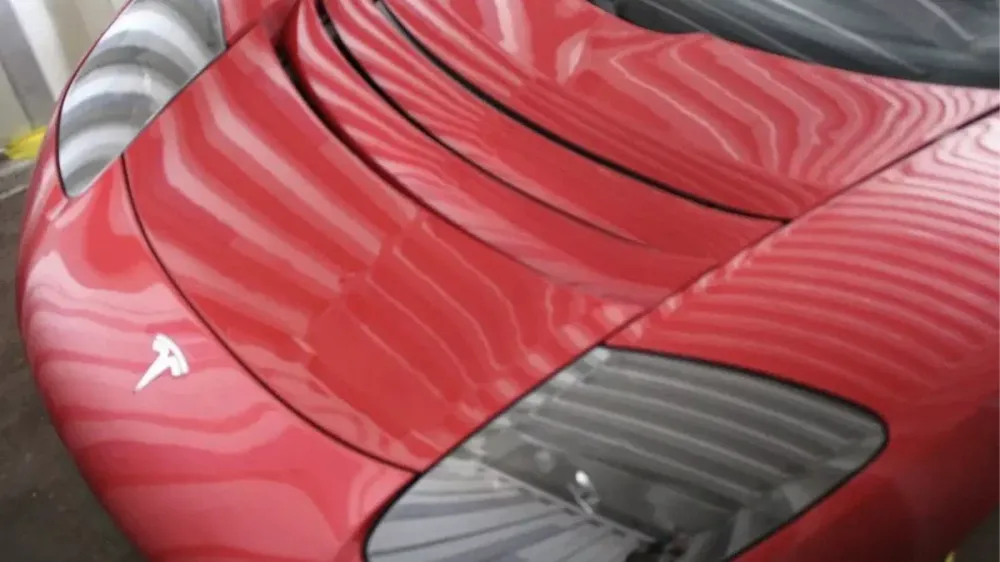 Найдены три новых Tesla Roadster 2010 года, забытых в контейнере