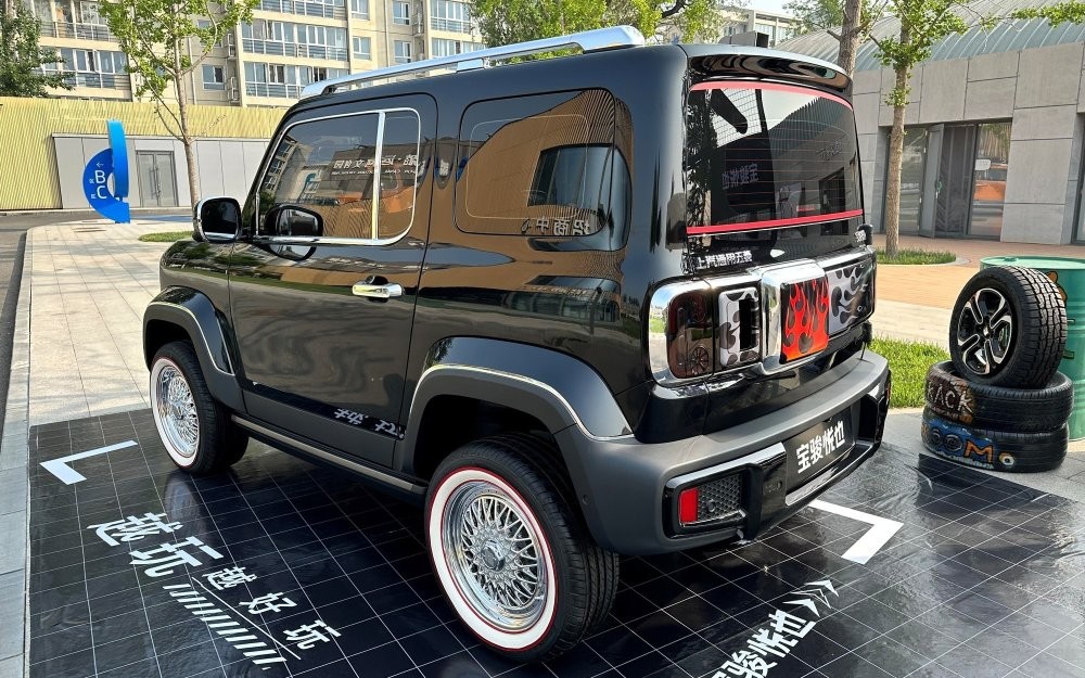 Китайцы представили компактный электрический кроссовер похожий на Suzuki Jimny