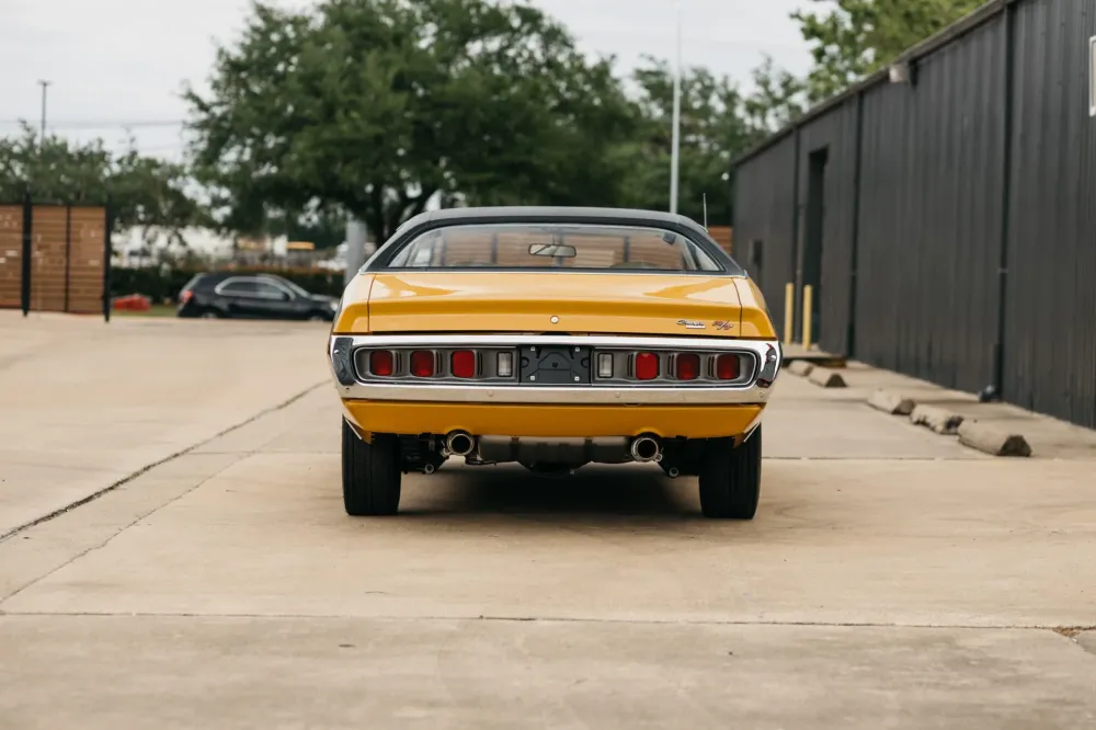 Dodge Charger 1971 года c 7-литровым мотором ушёл с молотка за 14 миллионов рублей