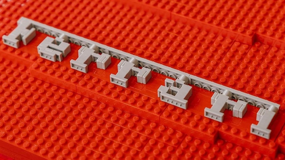 Полноразмерная Ferrari из 383 000 кубиков LEGO