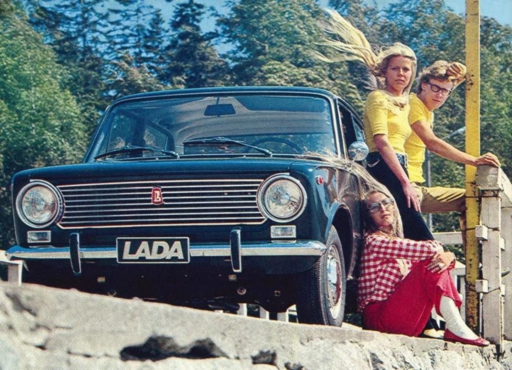 Автомобильные рекламные фото из СССР