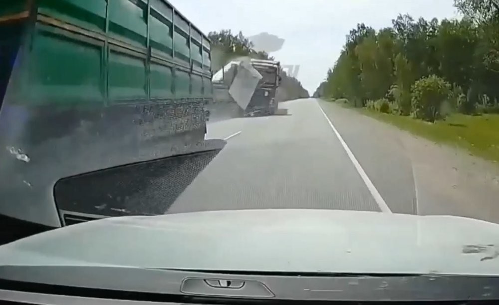 Водитель грузовика "проспал" пробку и устроил массовое ДТП