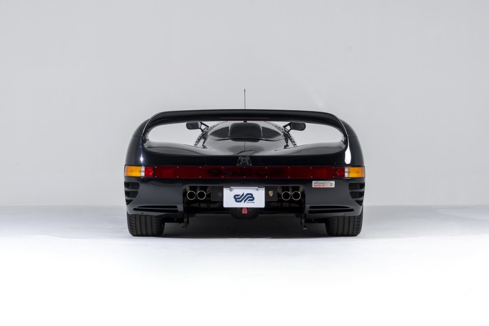 На продажу выставили гоночный Porsche 962C с допуском к дорогам общего пользования