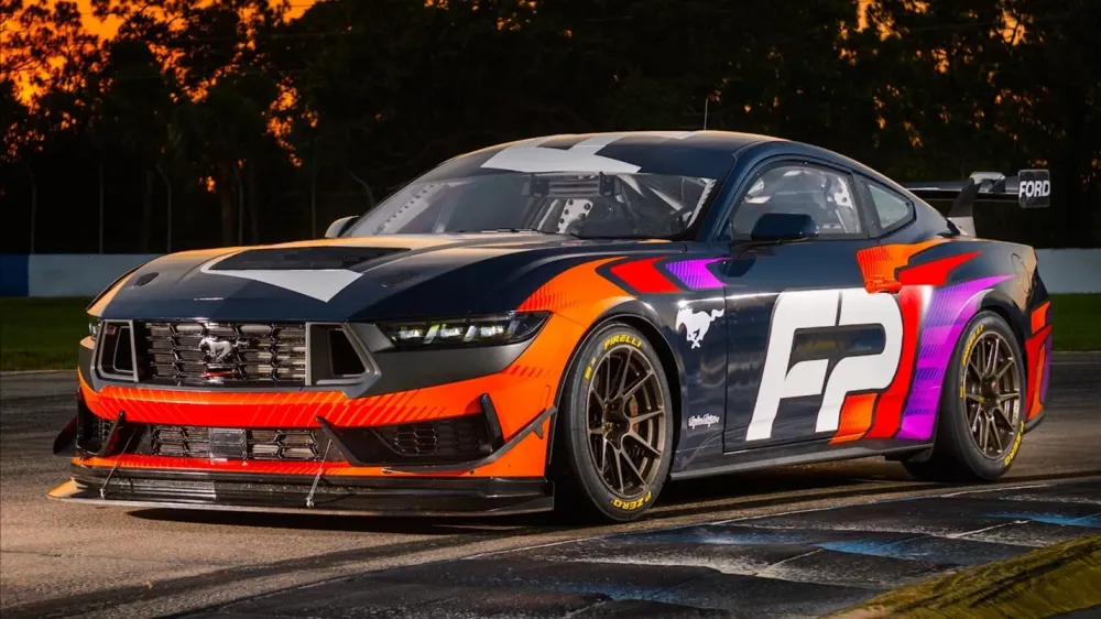Новое гоночное купе Ford Mustang GT4 с двигателем V8