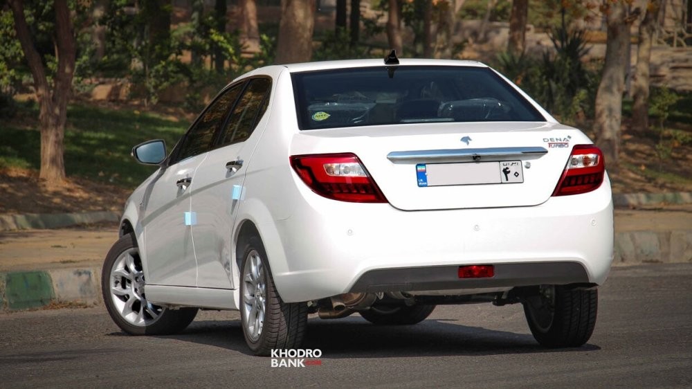 В Россию привезли иранские автомобили по цене 1.45 миллиона рублей