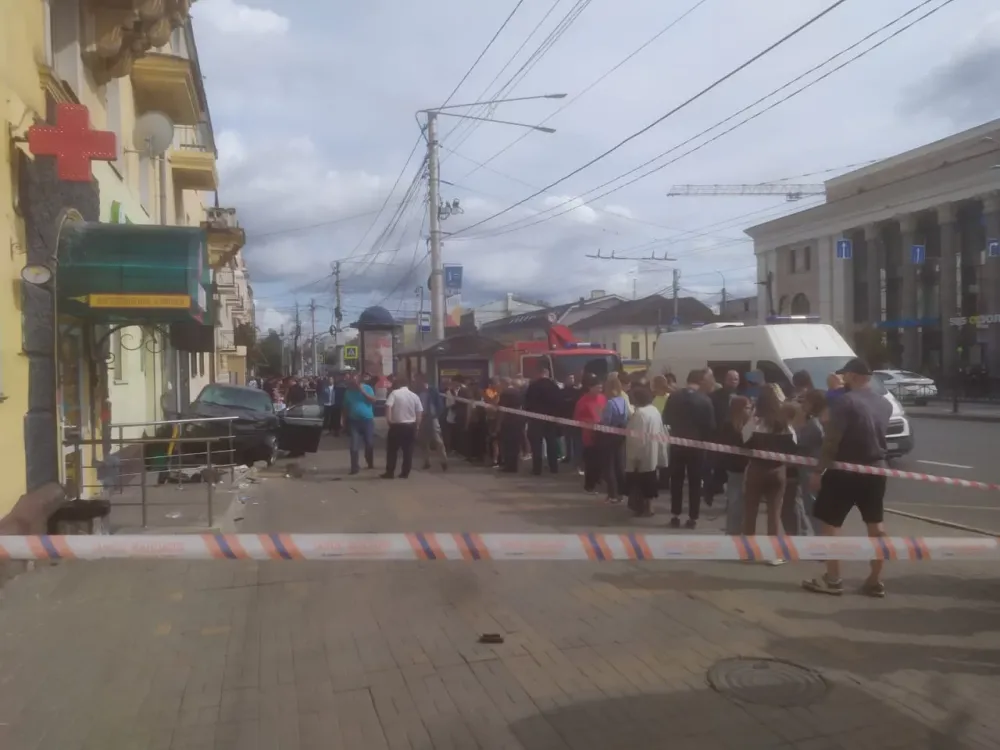 Момент аварии в Калуге, где пострадало 10 пешеходов