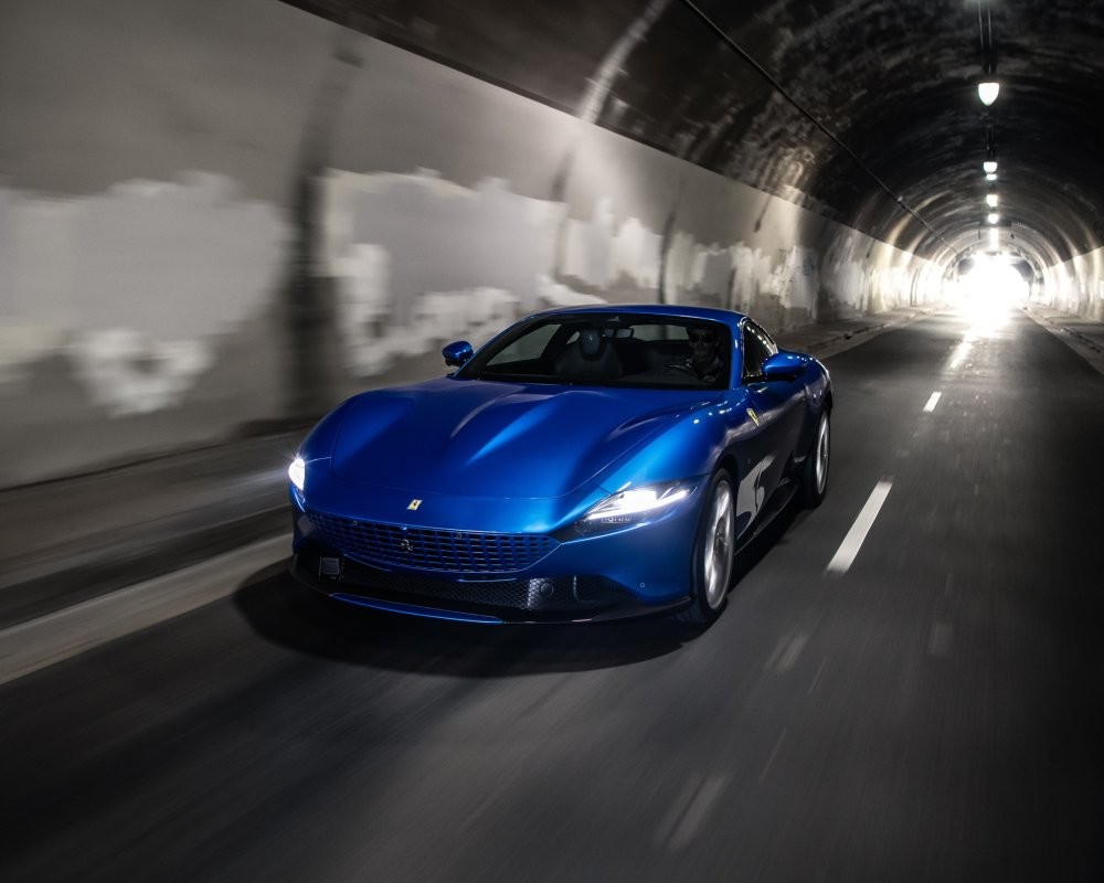 Итальянская Ferrari начала продавать новые автомобили за криптовалюту