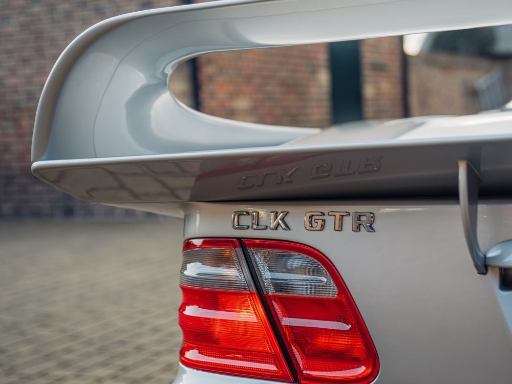Сразу два редких трековых Mercedes-Benz CLK GTR выставят на торги