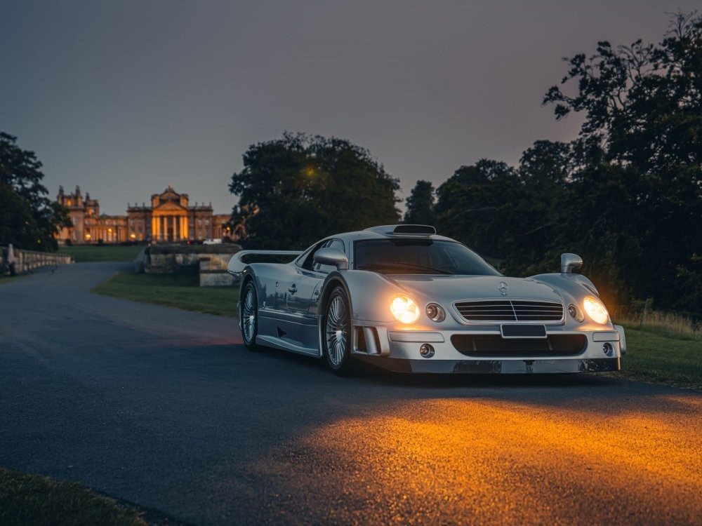 Сразу два редких трековых Mercedes-Benz CLK GTR выставят на торги