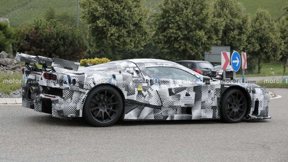Фотошпионы запечатлели новый гиперкар Ferrari