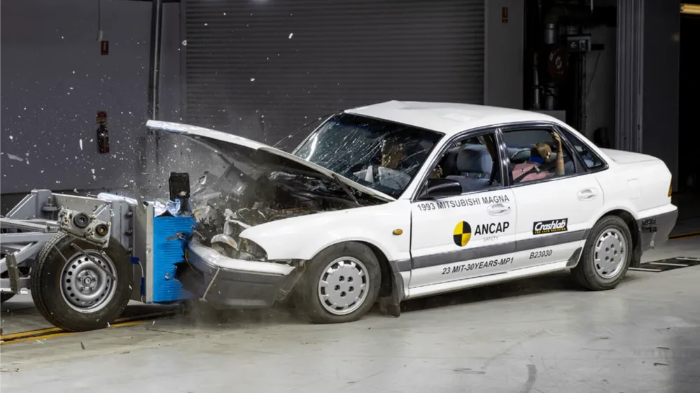 Что, если разбить старый автомобиль в современном краш-тесте?