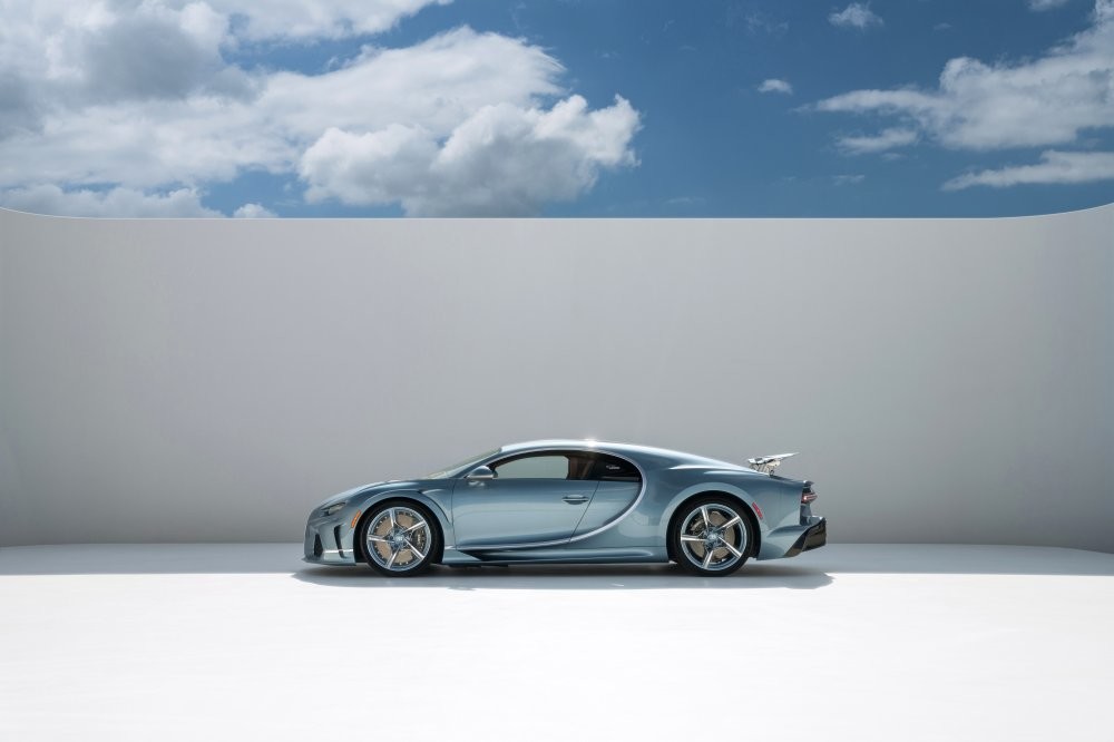 Уникальный гиперкар Bugatti Chiron в качестве подарка для 70-летней американки