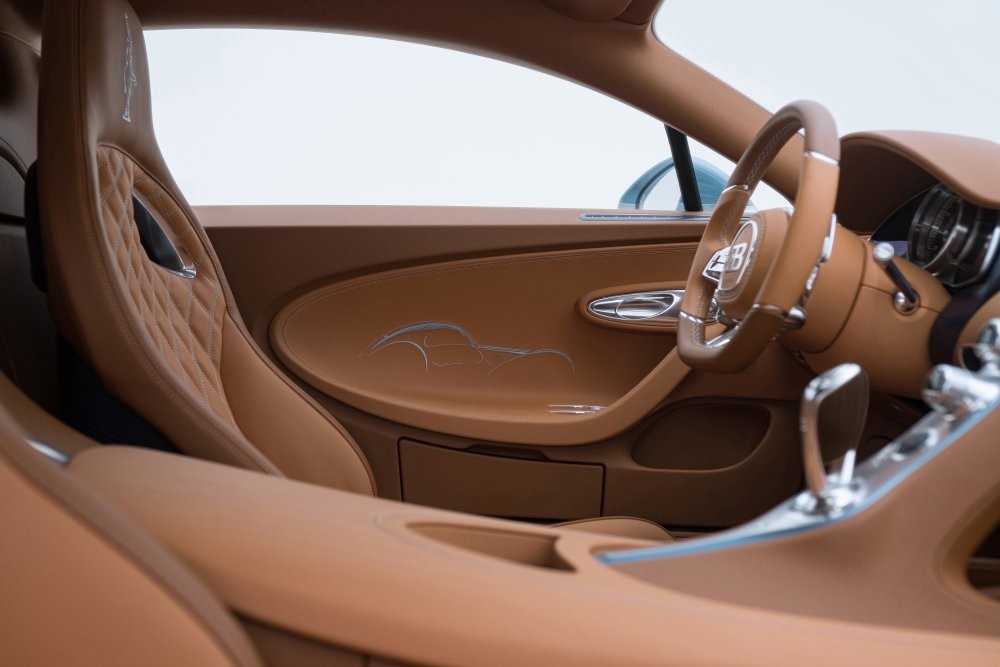 Уникальный гиперкар Bugatti Chiron в качестве подарка для 70-летней американки