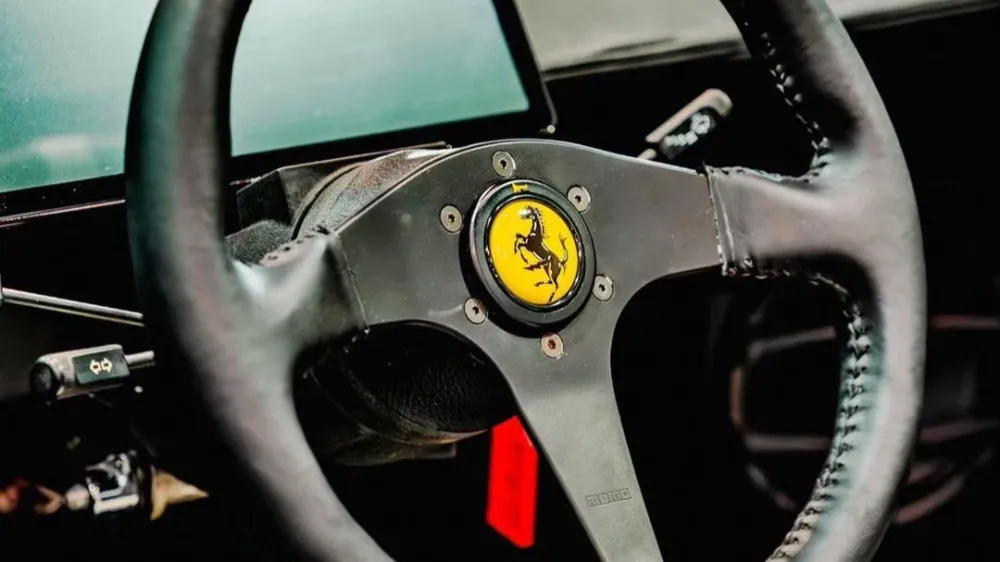Ferrari Testarossa превратили в трёхместный электрический спидстер