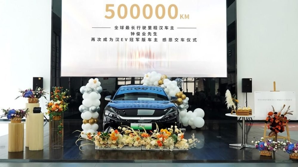 Китаец проехал на электрическом BYD 500 000 километров и получил в подарок новый электромобиль
