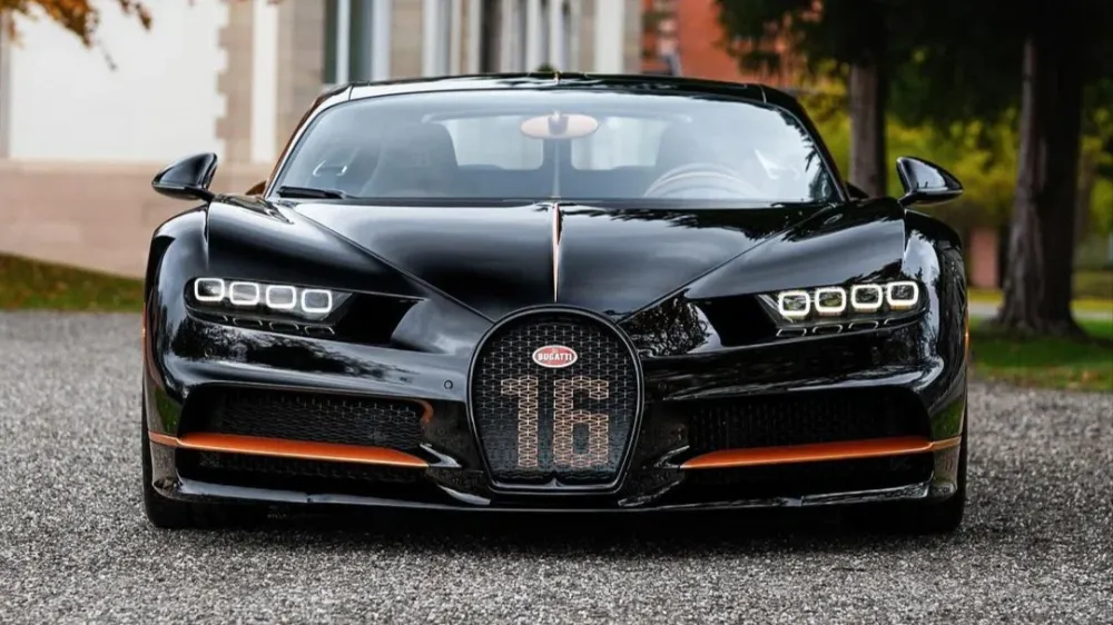 Bugatti показала последний экземпляр гиперкара Chiron
