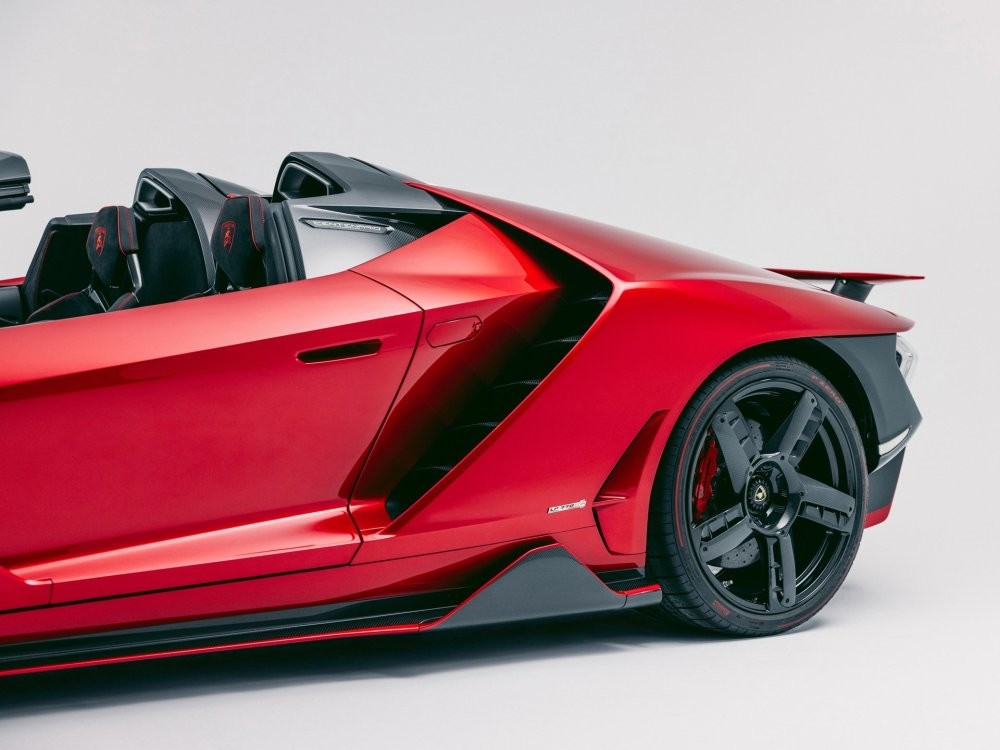 Редкую модель родстера Lamborghini Centenario выставят на аукцион
