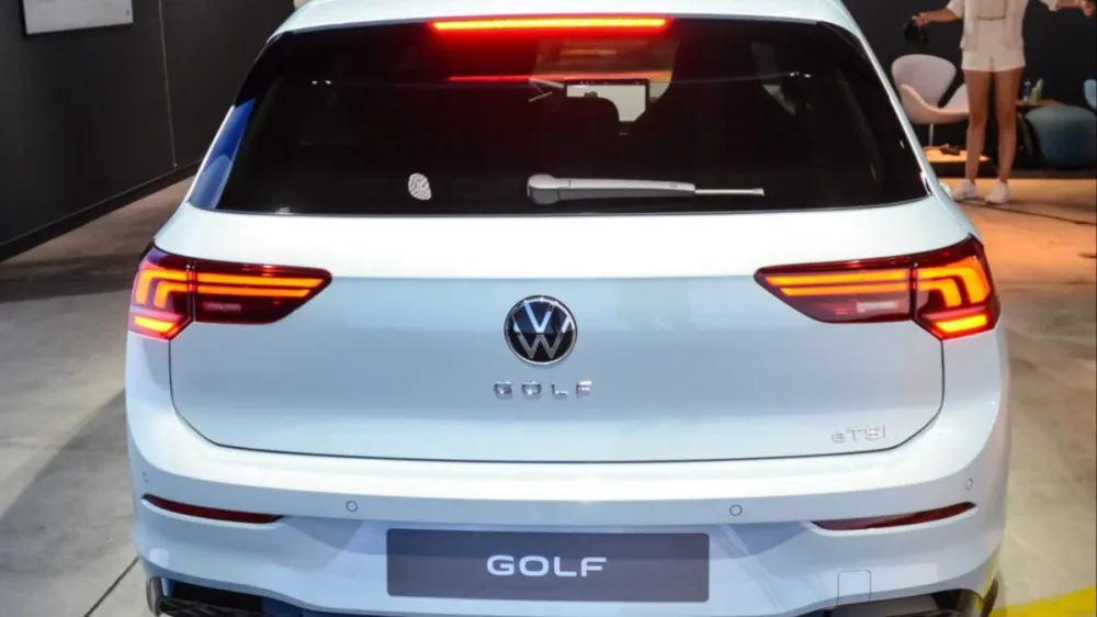 Новый Volkswagen Golf рассекретили до официальной премьеры