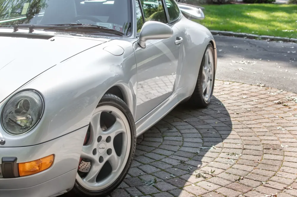 Porsche 911 Turbo 1996 года почти без пробега выставили на торги