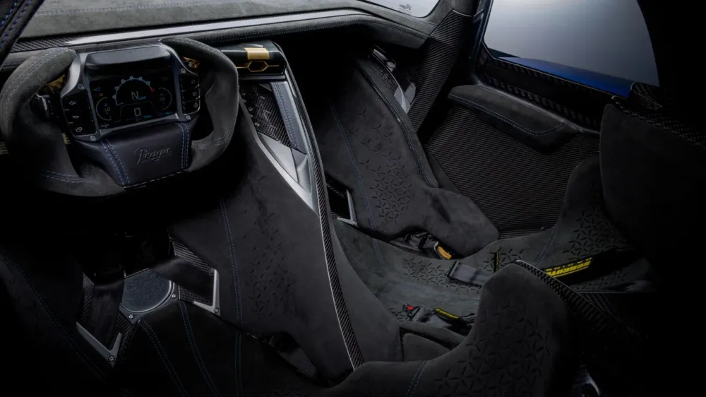 В Чехии запустили производство суперкара Bohema с мотором от Nissan GT-R