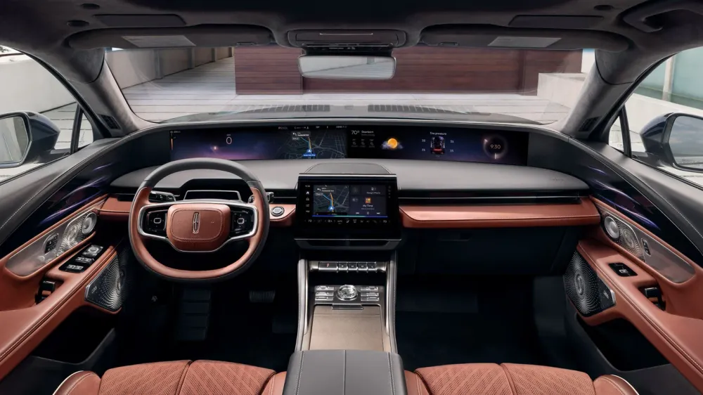 Ford представил автомобильную мультимедийную систему с Youtube и 3D-играми