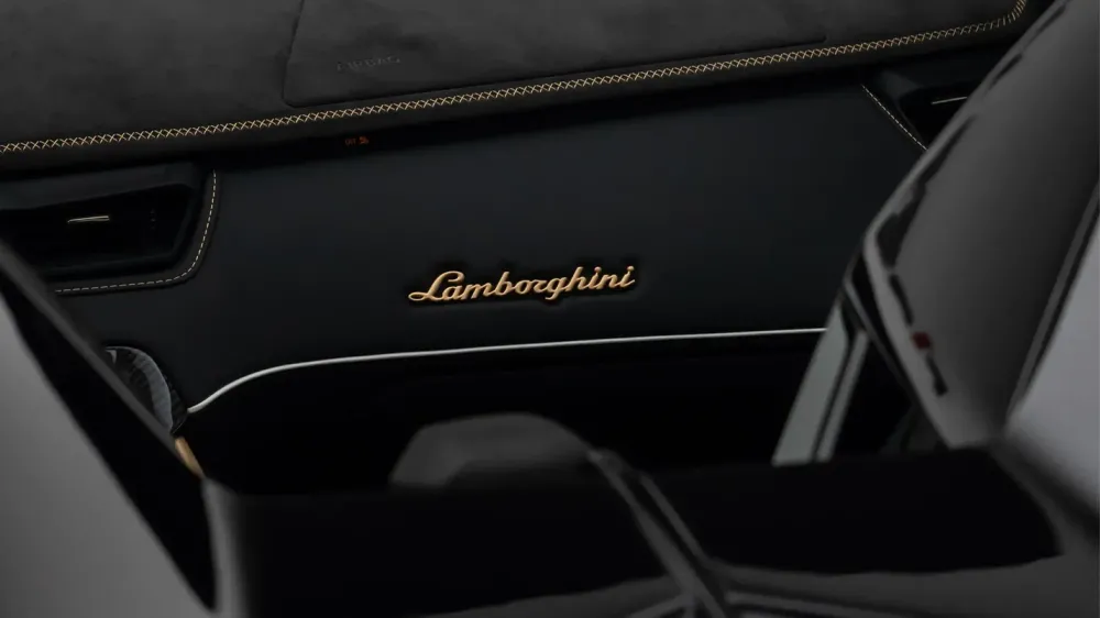 Родстер Lamborghini Sian без пробега выставили на продажу за 413 миллионов рублей