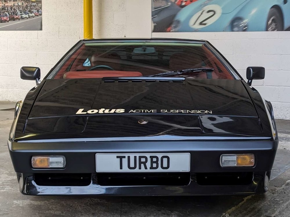 Предсерийный образец Lotus Esprit 1980 года с активной подвеской выставили на торги
