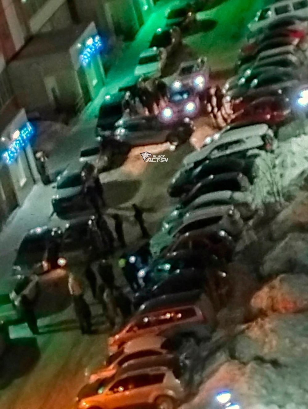 Пьяная женщина разбила 12 автомобилей на парковке