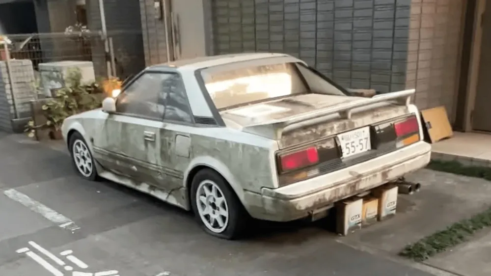 Брошенные культовые машины на улицах Японии