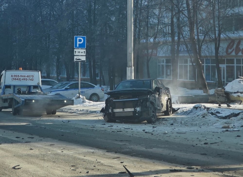 Момент жёсткого столкновения Porsche и OMODA в Кемерове