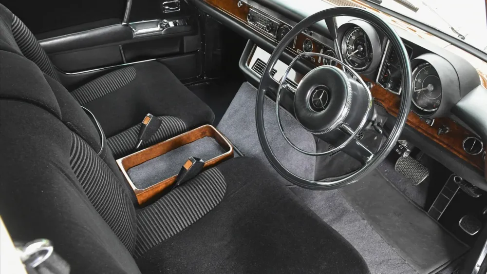 Mercedes-Benz 600 Pullman, которым владел Джон Ленон выставили на продажу