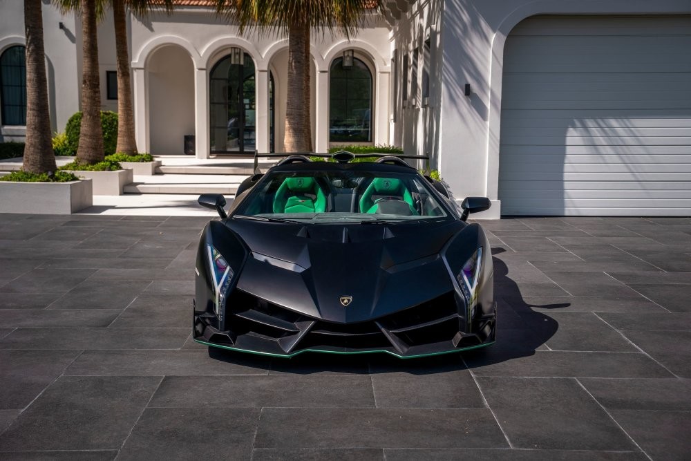 Редкий родстер Lamborghini Veneno не хотят покупать